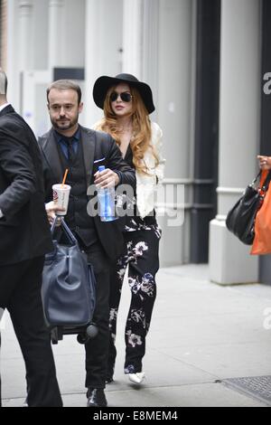 Lindsay Lohan für die David Letterman Show mit verlassen: Lindsay Lohan Where: Manhattan, New York, USA bei: 7. April 2014 Stockfoto