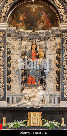 Padua - barocke Seitenaltar der Jungfrau Maria 'Altare dell'Addolorata"vom 17. und 18. Jhdt. der in der Kirche Santa Maria dei Servi. Stockfoto