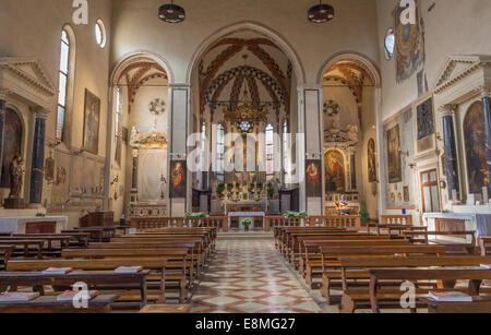 PADUA, Italien - 8. September 2014: Dem Hauptschiff der Kirche San Francesco del Grande. Stockfoto