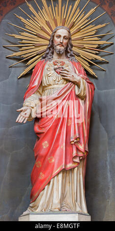 PADUA, Italien - 9. September 2014: Die Herz Jesu-Statue in der Kirche Basilica del Carmine von 20. Jhdt. Stockfoto