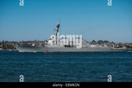 San DIego, Kalifornien, 5. November 2013 – geführte Flugkörper-Zerstörer der Arleigh-Burke-Klasse USS Howard (DDG-83)-Transite der San Stockfoto