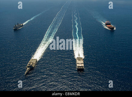 San Antonio-Klasse amphibischen Dock Transportschiff USS Anchorage (LPD-23), littoral combat Ship USS Coronado (LCS-4), gemeinsame hohe s Stockfoto