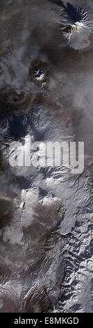 11. Januar 2013 - Satelliten-Blick auf der russischen Halbinsel Kamtschatka. Die aktiven Vulkane Shiveluch, Besymjanny und Tolbachik Kiz Stockfoto
