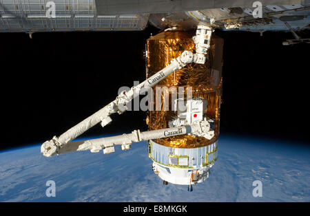 29. Juli 2012 - The Japan Aerospace Exploration Agency (JAXA) H-II Transfer Vehicle (HTV-3), aktuell mit der Erde-Fac verbunden Stockfoto