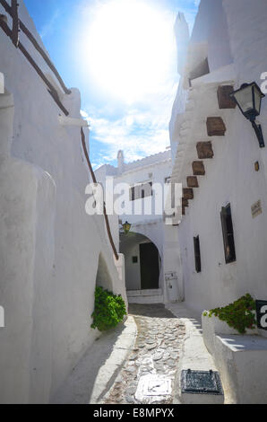 Die traditionellen kleinen weißen Gebäude in der Stadt Binibequer Vell, auf der spanischen Insel Menorca im Mittelmeer Stockfoto