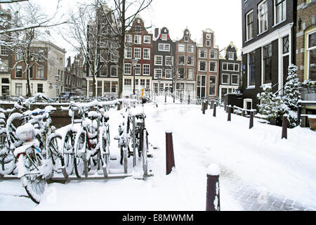 Verschneiten Amsterdam in den Niederlanden Stockfoto