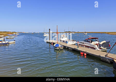 Boote auf dem natürlichen Hafen am Wells-Next-the-Sea, Norfolk Stockfoto