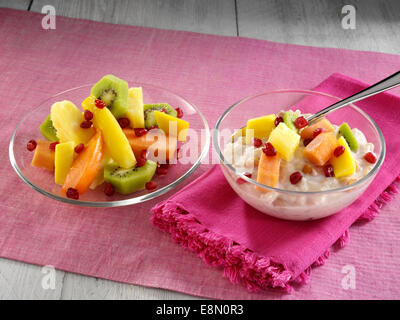 Vanilleschote Kokosnuss und Macadamia-Reis-pudding Stockfoto