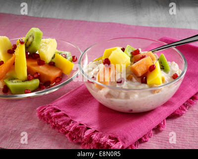 Vanilleschote Kokosnuss und Macadamia-Reis-pudding Stockfoto