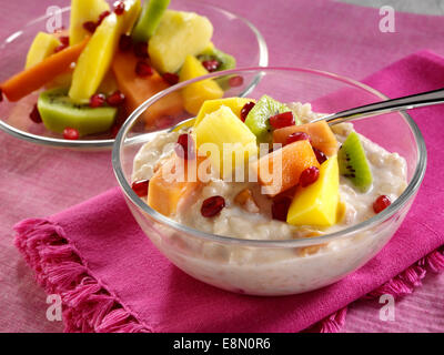 Vanilleschote Kokosnuss und Macadamia-Reis-pudding Stockfoto