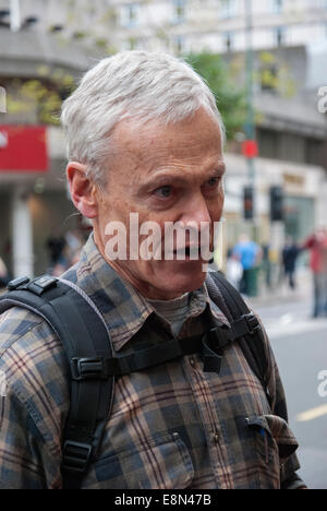 Birmingham, Vereinigtes Königreich. 11. Oktober 2014. Keith Thomas, von der Autorengruppe EDL. Bildnachweis: Peter Manning/Alamy Live-Nachrichten Stockfoto