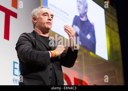 Madrid, Spanien. 10. Oktober 2014. Ferran Adria spricht auf der The-Süd-Gipfel-Spanien Start-up-Convention in Las Ventas Stierkampfarena am 10. Oktober 2014 in Madrid Credit: Dpa picture-Alliance/Alamy Live News Stockfoto