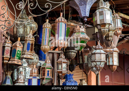 Orientalische Lampen auf dem Markt von Marrakesch Stockfoto