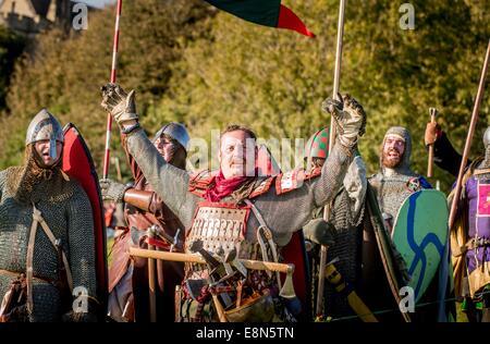 Battle, East Sussex, UK. 11. Oktober 2014. Die Nachstellung der Schlacht von Hastings statt heute 10.11.14 von English Heritage in Battle Abbey in East Sussex. Bildnachweis: Jim Holden/Alamy Live-Nachrichten Stockfoto