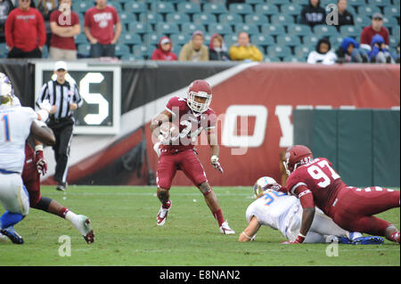 Philadelphia, Pennsylvania, USA. 11. Oktober 2014. Des Tempels RB. JAHAD THOMAS (34) läuft gegen Tulsas Verteidigung während des Spiels wurde in Lincoln Financial Field in Philadelphia PA Tempel schlagen Tulsa, 35-24 © Ricky Fitchett/ZUMA Draht/Alamy Live News Stockfoto