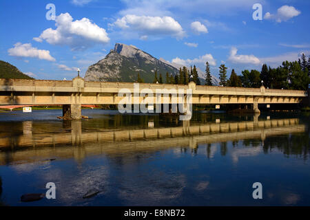 Bow River-Brücke, Banff, Alberta, Kanada Stockfoto