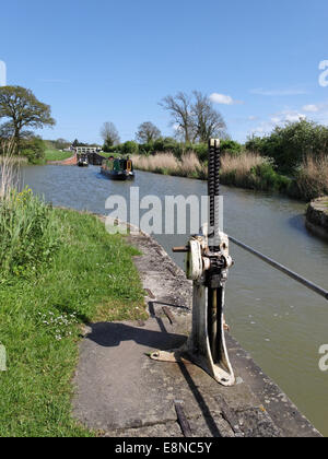 Wicklung (oder Paddeln) Getriebe an der Unterseite von Caen Hill Locks, Kennet und Avon Kanal, Wiltshire, England. Stockfoto