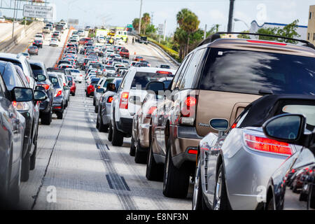 Miami Florida, Interstate I-95, Autobahn, Verkehr, angehalten, verlangsamt, Stau, geschlossene Fahrspuren, Unfall, Autos, Autos, Fahrzeuge, FL140525015 Stockfoto