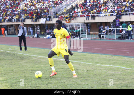 Kampala, Uganda. 11. Oktober 2014.  Uganda-Krane Geoffrey Massa in Aktion gegen Togo während der Afrika-Pokal-Qualifikation im Mandela-Stadion. Togo gewann 1: 0.  Bildnachweis: Samson Opus/Alamy Live-Nachrichten Stockfoto