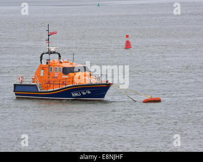 Tamar Klasse Royal National Lifeboat Institution Rettungsboot vertäut Mollie Jagd im Fluß Torridge, North Devon Stockfoto