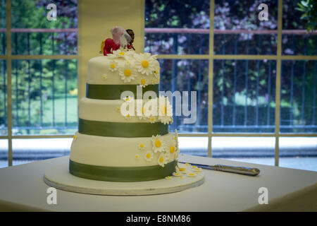 Hochzeitstorte an der Rezeption Stockfoto