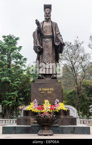 Statue von Ly Thai To, Gründer von Land und Helden. Stockfoto