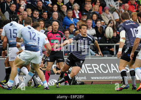 Swansea, Großbritannien. 12. Oktober 2014. Fischadler V Cardiff Blues Guinness Pro 12 @ The Liberty Stadium in Swansea: Fischadler Jeff Hassler. Bildnachweis: Phil Rees/Alamy Live-Nachrichten Stockfoto