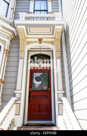 Haustür eines Stadthauses im Lower Pacific Heights, San Francisco, Kalifornien Stockfoto