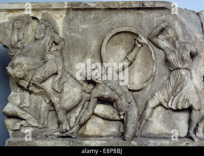 Mausoleum von Halikarnassos. 353-350 V. CHR.. Kampf mit den Amazonen. Bas-Reliefs von Skopas.  British Museum. London. Stockfoto