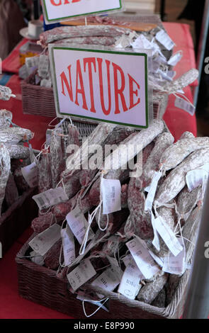 Bio französische Würste am Marktstand Lebensmittel Stockfoto