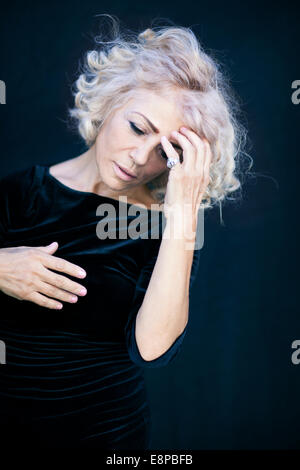 Porträt von schöne ältere Frau Stockfoto