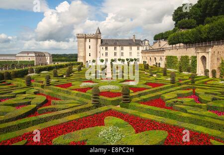 Chateau de Villandry und seine Ziergärten in Frankreich Loire-Tal, von der UNESCO als Welterbe gelistet. Stockfoto