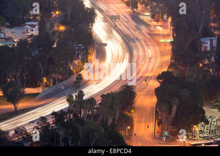 Blick auf 101 Freeway & Los Angeles von Mulholland Drive, Kalifornien, USA Stockfoto