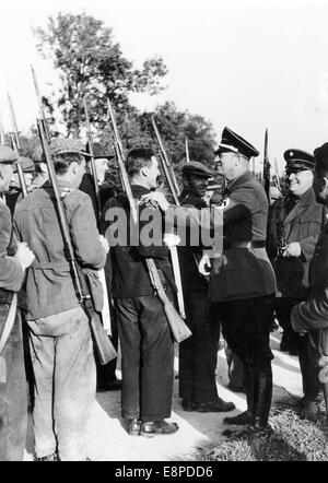 Das Nazi-Propagandafilm zeigt Anton Pfrogner (2-R), Stabschef des Sudetendeutschen Freikorps mit einem Freikorps-Mitglied im Jahr 1938. Fotoarchiv für Zeitgeschichtee - KEIN KABELDIENST Stockfoto