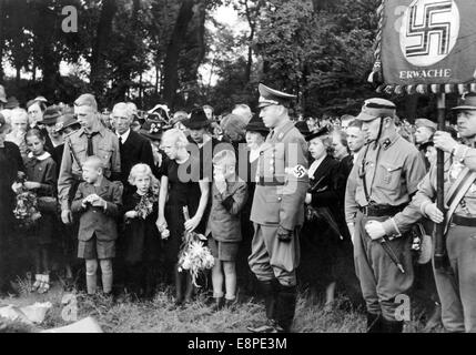 Die Beerdigung des ermordeten SA Joseph Wessel in der Nazis kontrolliert Danzig, Polen, 28. August 1939. Die Nazi-Reportage auf der Rückseite des Bildes lautet: "am 28. August fand die Beerdigung des SA Mann und staatlichen Polizeibeamten Josef Wessel, Opfer Kugeln aus einer polnischen Assassin in der Danzig-polnischen Grenze am Freitag letzte Woche fiel, auf dem Garnison-Friedhof in Danzig. Die Beteiligung der Bevölkerung von Danzig bei dieser Beerdigung war sehr stark. Unter die Trauergäste anwesend waren Gauleiter Albert Forster, der Kommandant der Danzig State Police General Eberhard, der Reichsminister Stockfoto