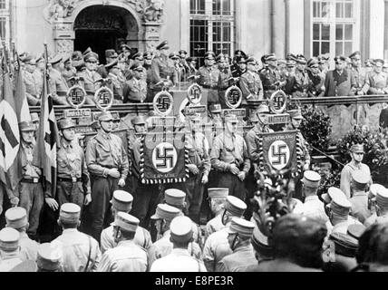 Das Nazi-Propagandafild zeigt Gauleiter von Danzig Albert Forster, der während der Festlichkeiten zum Jahrestag der Annexion Danzigs durch das Dritte Reich am Artushof in Danzig, Polen, am 01. September 1940 eine Rede hielt. Fotoarchiv für Zeitgeschichtee - KEIN KABELDIENST Stockfoto