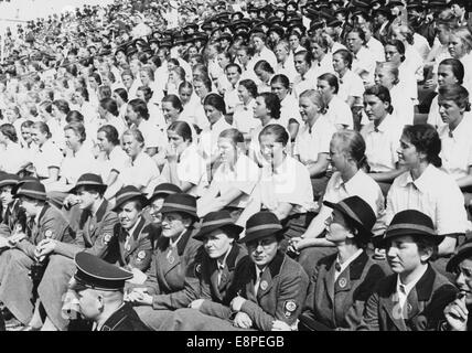 Junge Frauen des Reichsarbeitsdienstes bei der Nürnberger Rallye im September 1937 auf dem Zeppelin-Feld in Nürnberg. Fotoarchiv für Zeitgeschichtee – KEIN KABELDIENST – Stockfoto