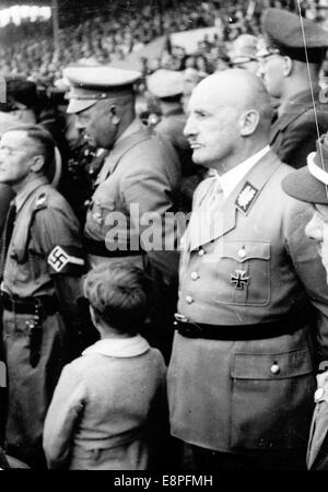 Nürnberger Rallye 1933 in Nürnberg, Deutschland - der Gau-Führer (Gauleiter) von Franken und Herausgeber der Nazi-Propagandazeitung "der Stuermer", Julius Streicher, in der Haupttribüne während einer Parade auf dem Nazi-Parteigelände. (Qualitätsmängel aufgrund der historischen Bildkopie) Fotoarchiv für Zeitgeschichtee – KEIN KABELDIENST – Stockfoto