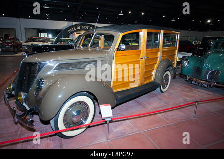 Ein 1937 Ford V8 Modell 78 Deluxe "Woody" der Haynes International Motor Museum Sparkford Somerset UK Stockfoto