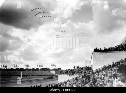 Nürnberger Rallye 1937 in Nürnberg - Demonstration der deutschen Wehrmacht auf Zeppelinfeld auf dem Nazi-Parteigelände, hier die deutsche Luftwaffe. (Qualitätsmängel aufgrund der historischen Bildkopie) Fotoarchiv für Zeitgeschichtee - KEIN KABELDIENST - Stockfoto