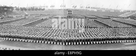 Nürnberger Rallye 1938 in Nürnberg – das zeitgenössische Kombinationsbild zeigt eine Rallye der Hitlerjugend im Stadion der Hitlerjugend auf dem Nazi-Parteigelände. (Qualitätsmängel aufgrund der historischen Bildkopie) Fotoarchiv für Zeitgeschichtee - KEIN KABELDIENST - Stockfoto