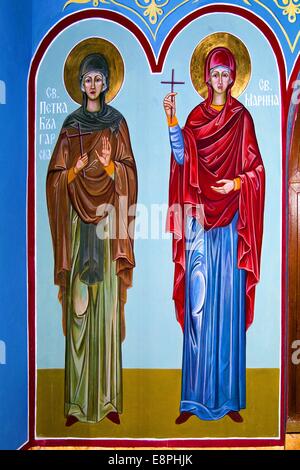Wand-Innenanstrich der Heiligen Petka und Marina in der steinernen Kapelle des St. Ivan Rilski in Sozopol, Bulgarien Stockfoto