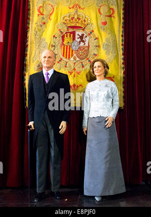 Madrid, Spanien. 12. Oktober 2014. Die Wachsfiguren der spanische König Juan Carlos und Königin Sofia in Madrid Wax Museum in Madrid, Spanien, 12. Oktober 2014 zu sehen. Foto: Patrick van Katwijk / - NO-Draht-SERVICE-/ Dpa/Alamy Live News Stockfoto