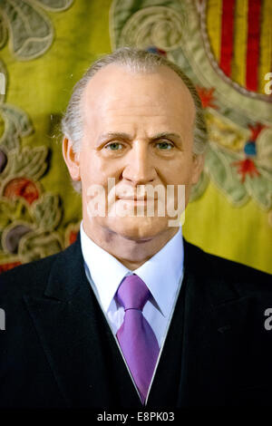 Madrid, Spanien. 12. Oktober 2014. Die Wachsfigur des spanischen Königs Juan Carlos in Madrid Wax Museum in Madrid, Spanien, 12. Oktober 2014 zu sehen. Foto: Patrick van Katwijk / - NO-Draht-SERVICE-/ Dpa/Alamy Live News Stockfoto