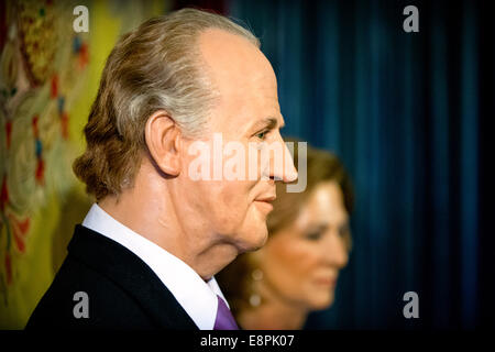 Madrid, Spanien. 12. Oktober 2014. Die Wachsfiguren der spanische König Juan Carlos und Königin Sofia in Madrid Wax Museum in Madrid, Spanien, 12. Oktober 2014 zu sehen. Foto: Patrick van Katwijk / - NO-Draht-SERVICE-/ Dpa/Alamy Live News Stockfoto