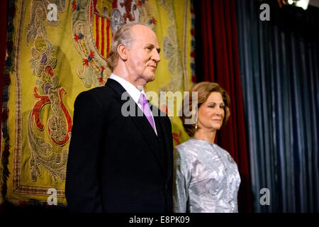 Madrid, Spanien. 12. Oktober 2014. Die Wachsfiguren der spanische König Juan Carlos und Königin Sofia in Madrid Wax Museum in Madrid, Spanien, 12. Oktober 2014 zu sehen. Foto: Patrick van Katwijk / - NO-Draht-SERVICE-/ Dpa/Alamy Live News Stockfoto