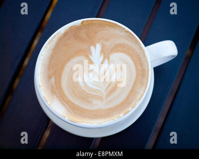 A classic caffè latte (latte art) from d'Lish by Tish Cafe in Saskatoon, Saskatchewan, Canada. Stockfoto