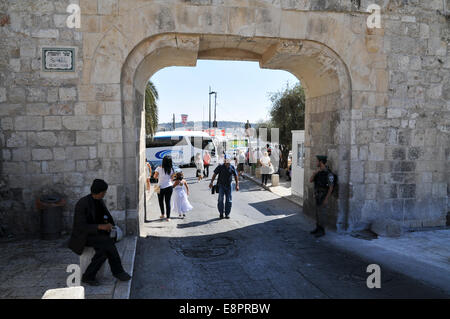 Israel, Jerusalem, The Dung Altpörtel (auch bekannt als Sha'ar Ha'ashpot, Tor von Silwan Mograbi Gate) Stockfoto