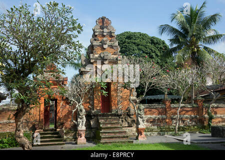 Eingangstor Peliaton Palast Ubud Bali Indonesien Stockfoto