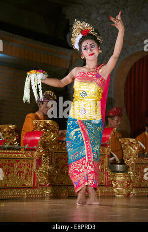 Tänzerin Pendet Tanz Ubud Bali Indonesien Stockfoto